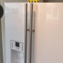 Fraai is combinatie van hoogglans witte deuren en de stoere rvs grepen