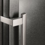 De Liebherr CNPbs4013 koelkast zwart heeft massief aluminium deurgrepen
