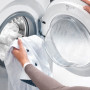 De Miele WEF375WPS heeft een rechtsdraaiende deur en een grote vulopening