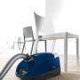 De Miele Compact C2 stofzuiger is vanwege zijn drie rondom zwenkbare wielen uiterst wendbaar