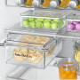 De binnenzijde van de Samsung BRB260187WW is praktisch met chromen flessenrek en take-out tray