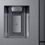 De dispenser in het vriesgedeelte heeft water, geschaafd ijs en ijblokjes beschikbaar