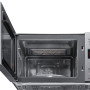 De binnenzijde van de Samsung CE118PE-X1, uitgevoerd met ruim interieur