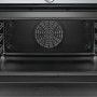 De binnenzijde van de Siemens CB675GBS1 inbouw oven