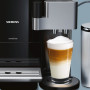 De Siemens TE717209RW koffiemachine zwart wordt geleverd met geisoleerde melkcontainer voor het beste merlkschuim