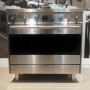 Rvs, inox, roestvrijstaal, het is maar hoe je het noemt. Het Smeg C9CIMX9 inductie fornuis heeft het.