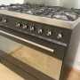 De Smeg C9GMANLK9 beschikt over een fraai design en is desgewenst te combineren met bijpassende achterwand en afzuigkap