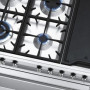 De Smeg CS120NLK beschikt naast 6 branders ook over een teflon grillplaat