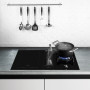 De Smeg KDH12WLD downdraft afzuigkap inbouw past dankzij de compacte grootte in elk aanrecht