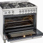 De Smeg DS9GMX beschikt over een ruime oven uitgevoerd met twee roosters en twee lekbakken