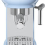 Frontaanzicht van de Smeg ECF01PBEU koffiemachine