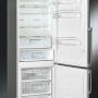 Foto van de binnenzijde van de Smeg FC400X2PE koelkast
