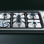 Op de visbrander van de Smeg GKC95-3NLK kunt u desgewenst ook een parma grillplaat plaatsen