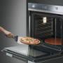 De Smeg SF122PZ inbouw oven beschikt over de uitermate handige pizza functie