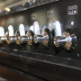 De combinatie van hoogglans zwart en chroom maakt de Smeg CS19NLN7 tot een strak en modern fornuis