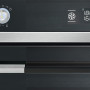 De zwarte Smeg SF122N inbouw oven heeft een eenvoudige bediening met twee draaiknoppen