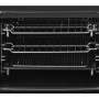 De oven onder het kookgedeelte is multifunctioneel en voorzien van hetelucht
