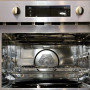 Foto van de binnenzijde van de oven/magnetron ruimte van de T2144RVS