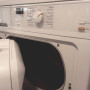 De MIELE warmtepomp droger T8164WP heeft een linksdraaiende deur.