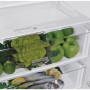 Foto van de ruime groentelade onderin de Whirlpool W7 821O OX koelkast