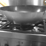 De Smeg WOKGHU zorgt voor een stabiele plaatsing van de wok op uw SMEG fornuis
