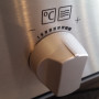 Fraai zijn de grote knoppen op de Zanussi ZNF44X combi-oven