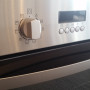 Het design van de Zanussi ZNF44X combi-oven is strak en uitgevoerd in vingervlekvrij roestvrijstaal