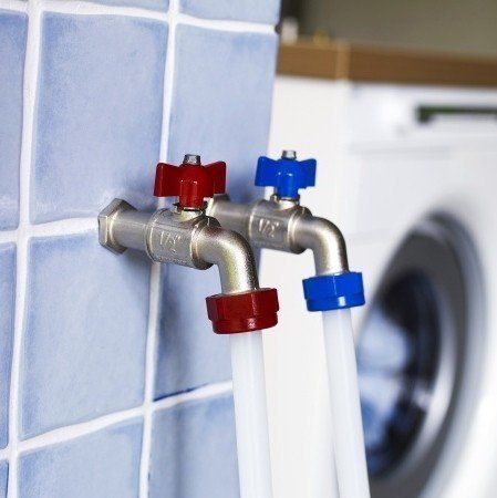 Door de aansluiting op warm water kan tot 60% aan energie bespaard worden. En de 24 minuten aan tijd !