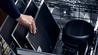 Afzuigkapfilters plaatsen in de vaatwasser