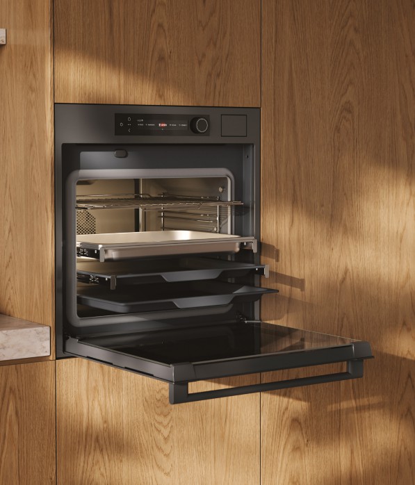 Met de ATAG 5-in-1 inbouwovens heeft u een oven met stoom, magnetron en pyrolyse functie
