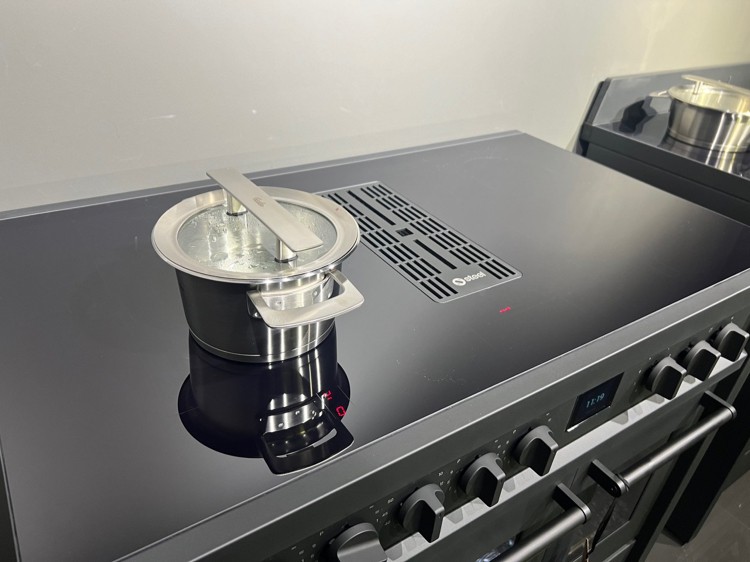STEEL Enfasi Mistral inductie fornuizen met afzuiging