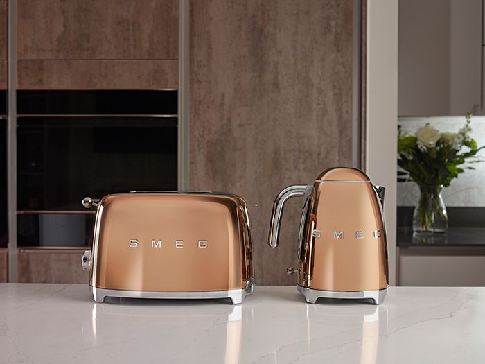 Smeg waterkoker en boordrooster nu in rose goud !