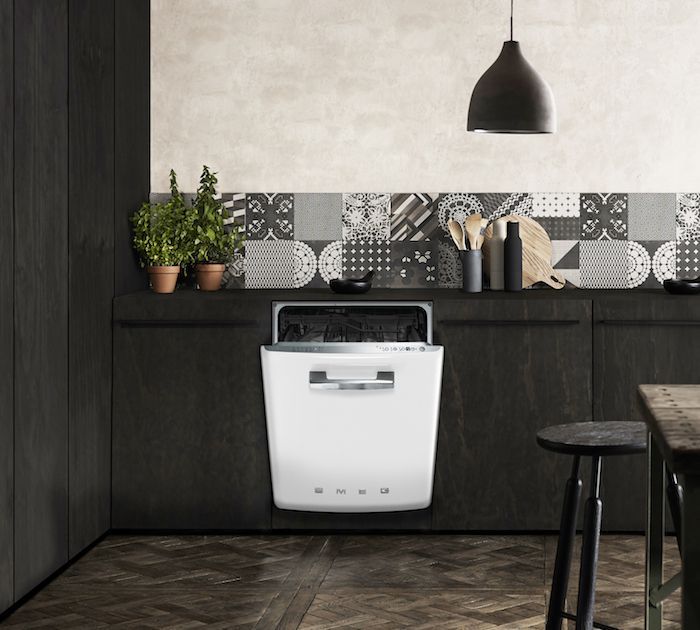 Smeg ST2FABWH - de nieuwe witte onderbouw vaatwasser in retro jaren '50 stijl